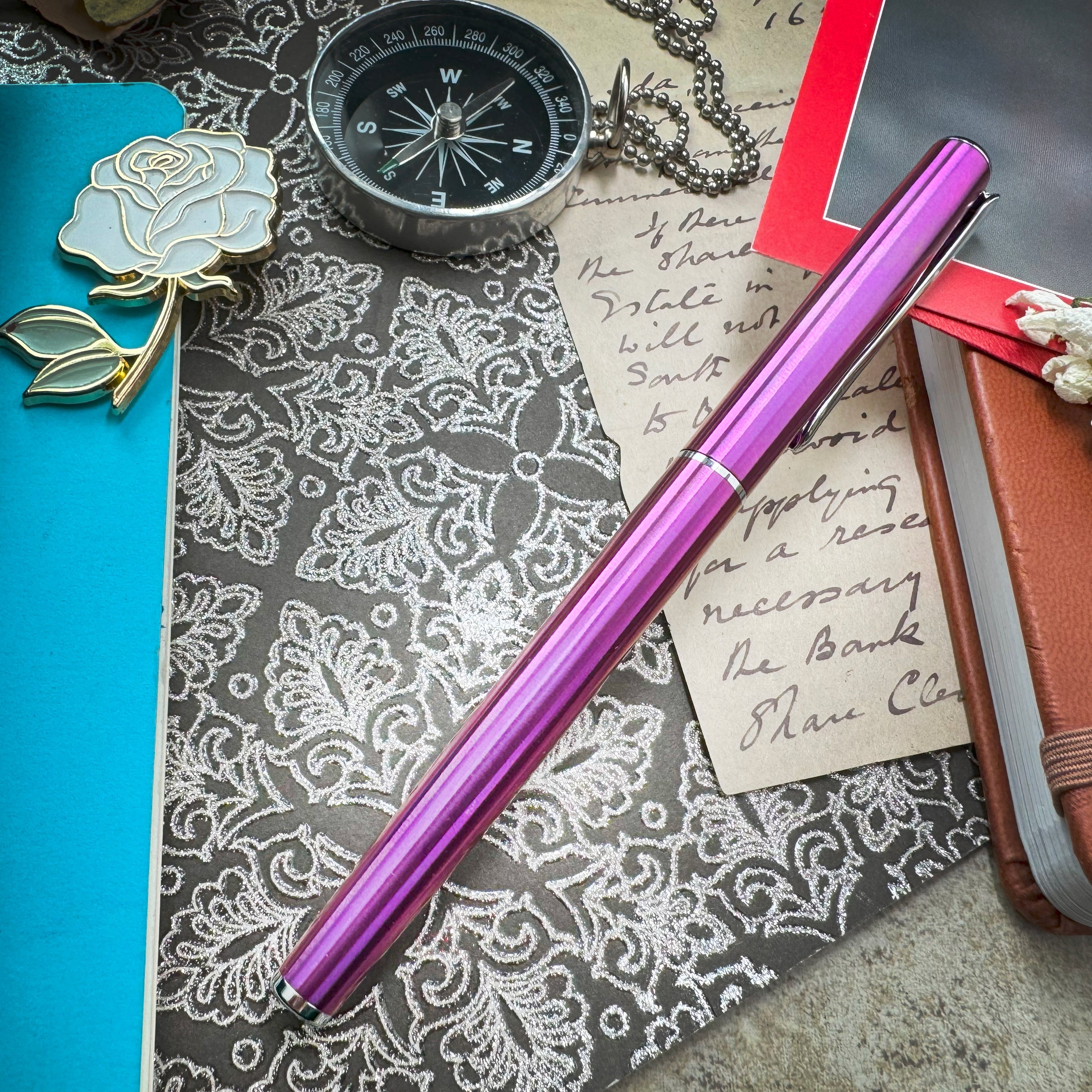 עט רולר Diplomat Traveller - פוקסיה עליזה Funky Fuchsia