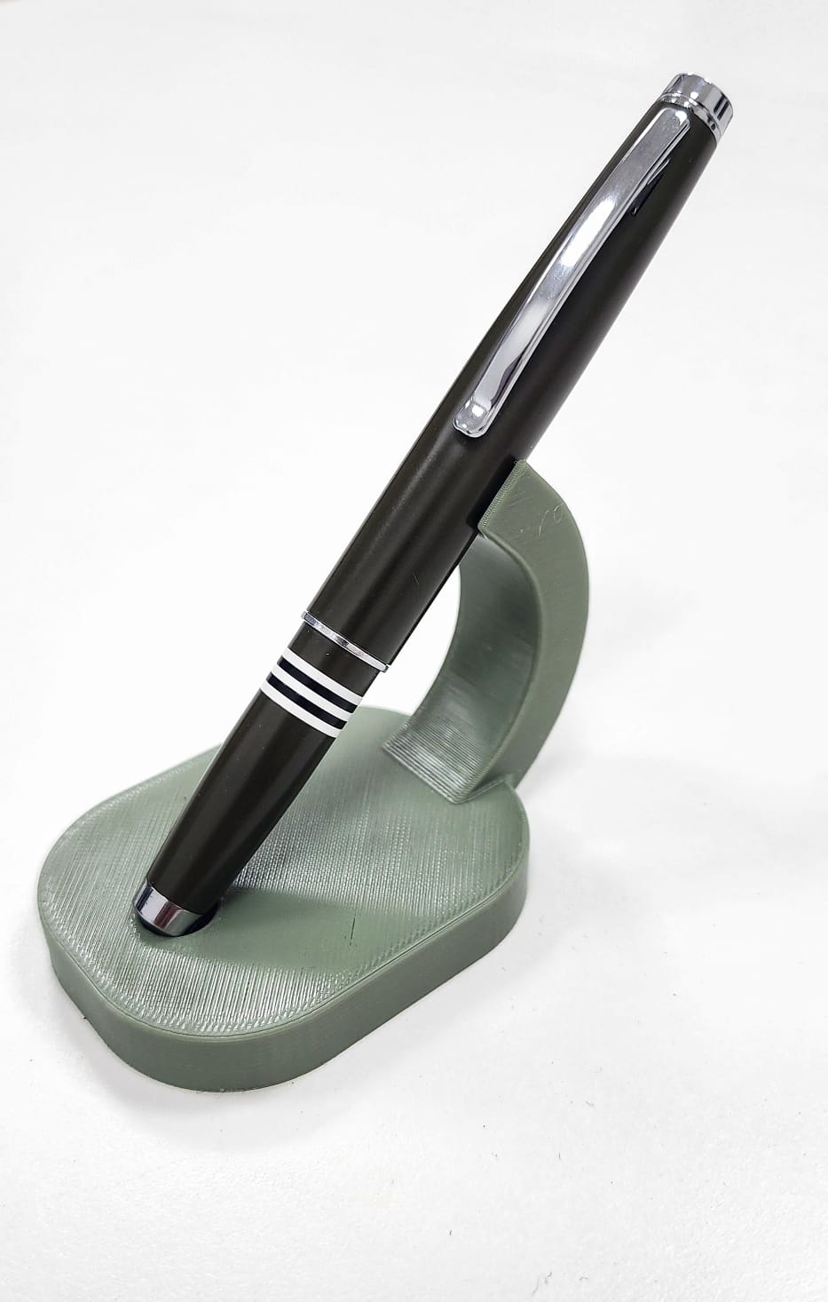 מעמד שולחני לעט בודד - בסיס אובלי