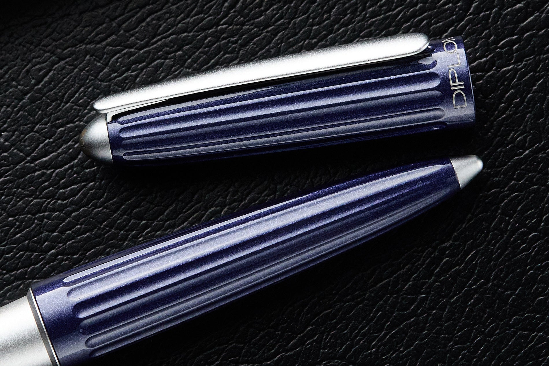 עט נובע Diplomat Aero - כחול חצות Midnight Blue