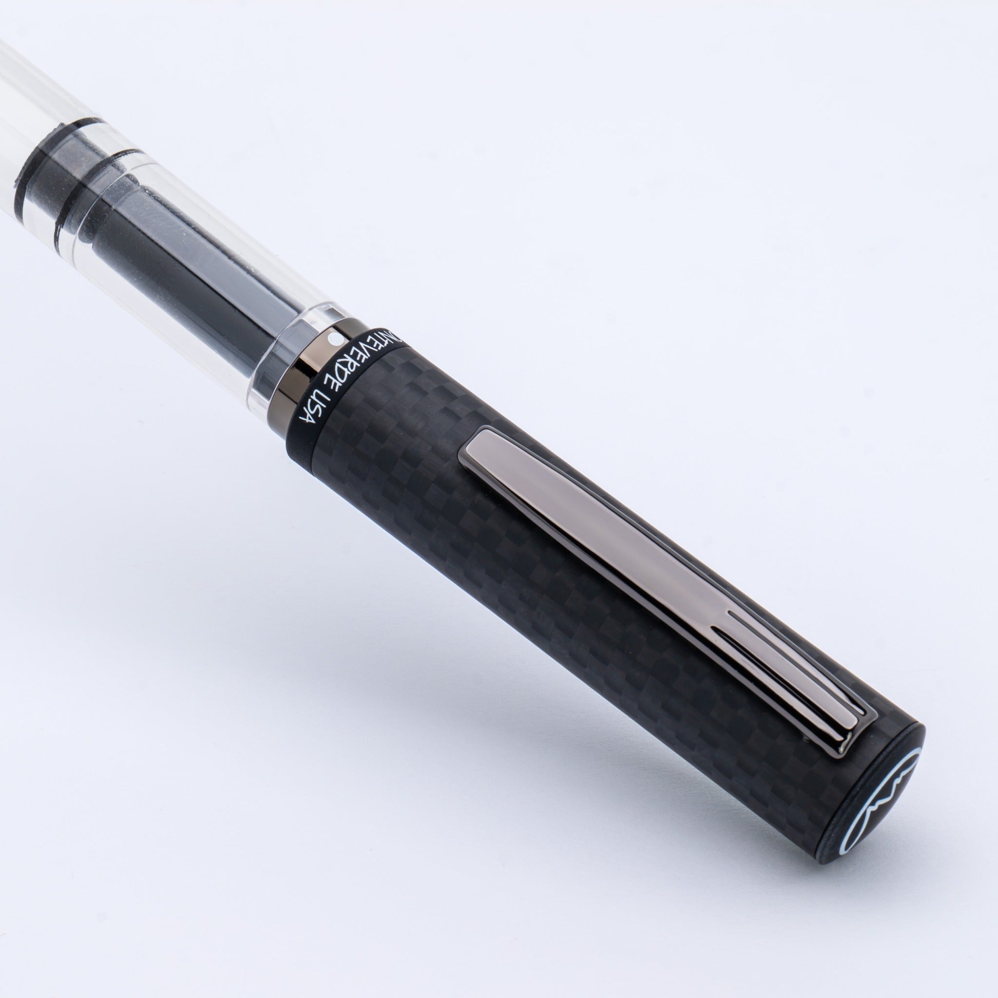 Monteverde MP1 Matte Carbon Fiber – עט נובע עם מכסה מסיבי פחם בגימור מט