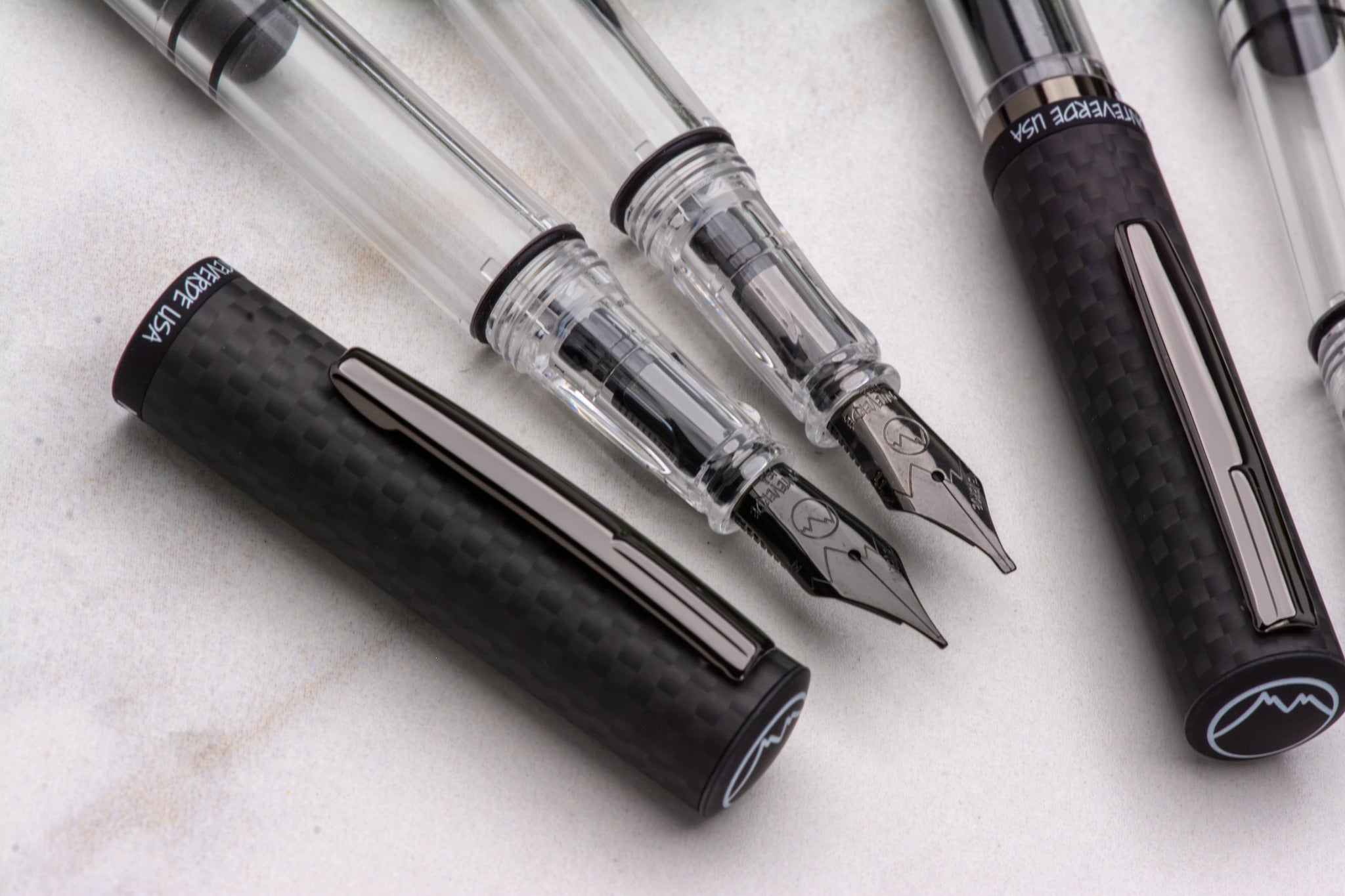 Monteverde MP1 Matte Carbon Fiber – עט נובע עם מכסה מסיבי פחם בגימור מט