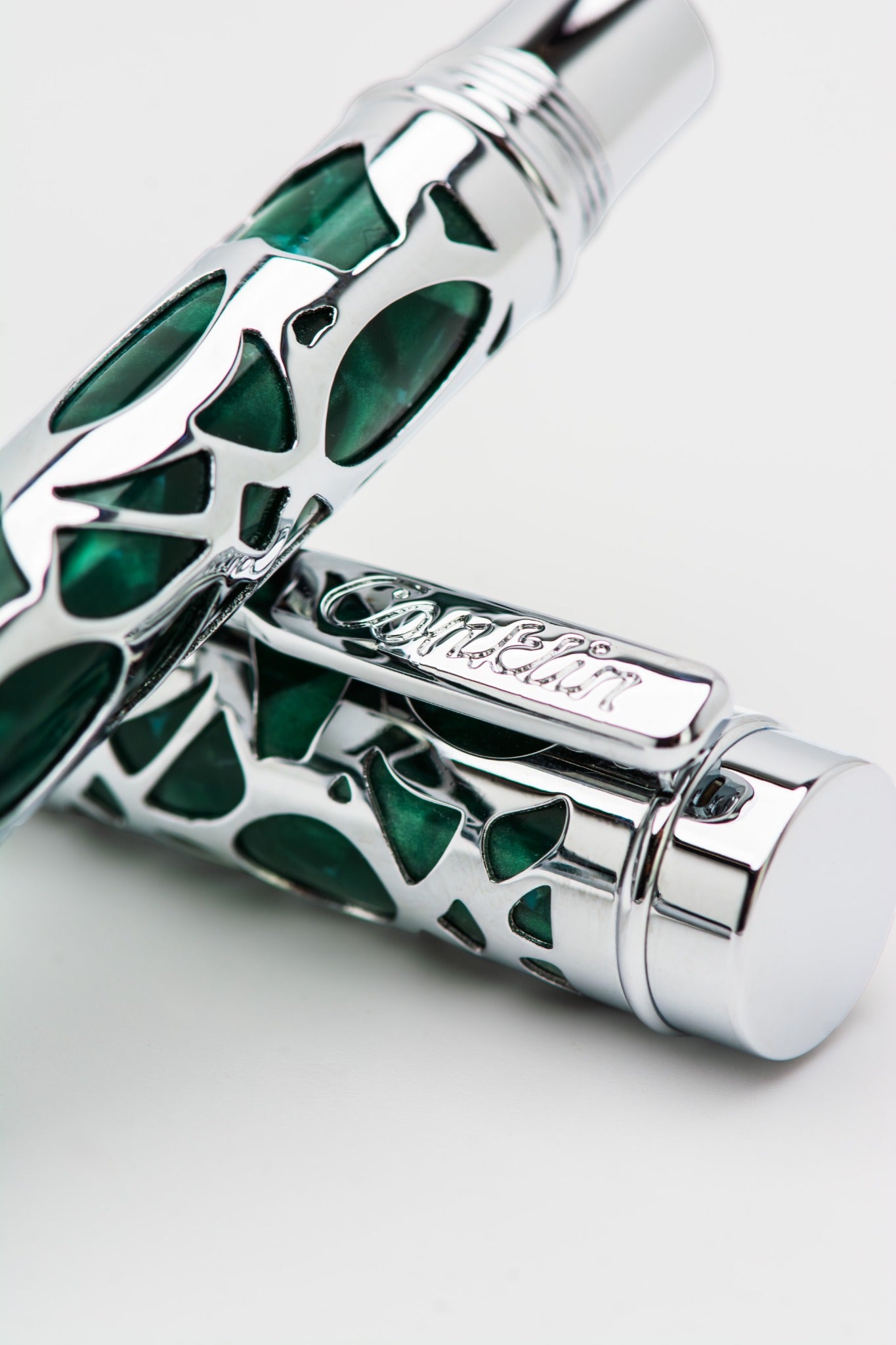 Conklin Endura Deco Crest Forest Green Chrome תקריב