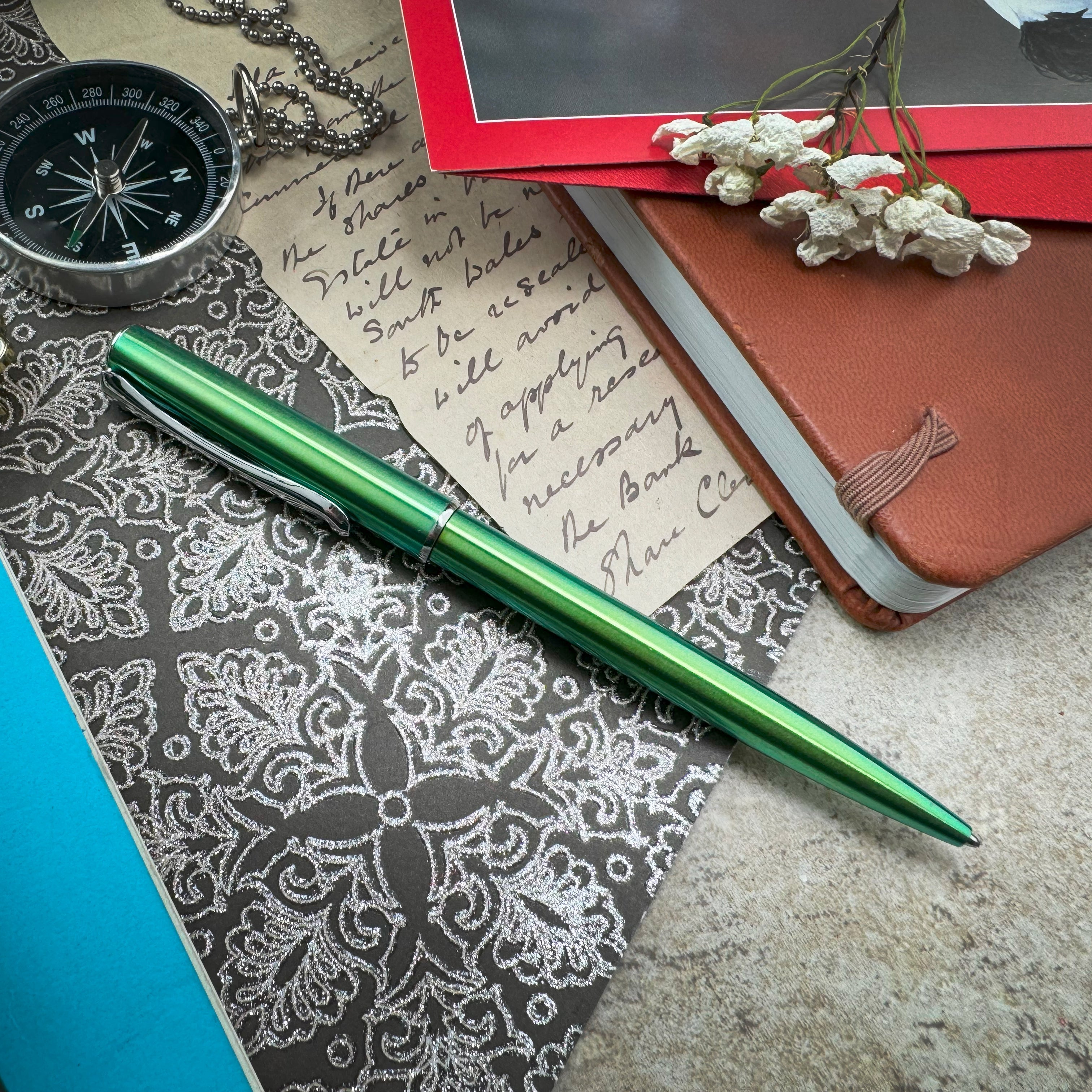 עט כדורי Diplomat Traveller - ירוק פאנקי Funky Green