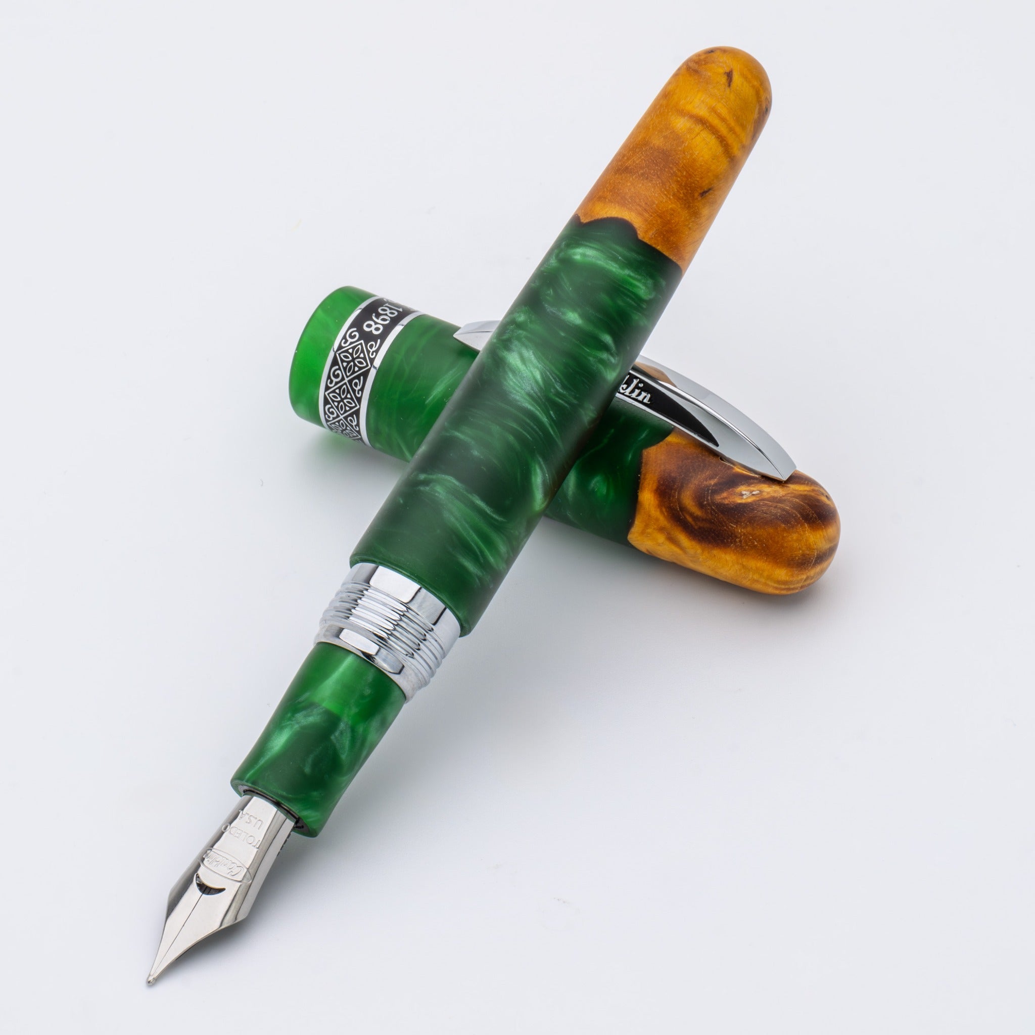 Spectra Fusion Green fountain pen detail